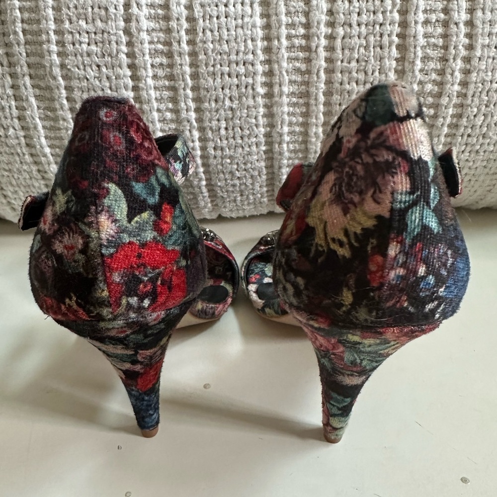 NWOT Anthropologie Raphaella Booz Floral Embellished Women's Heels Sz 10 - Picture 11 of 13